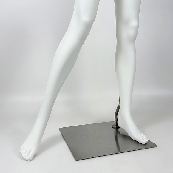 Женский манекен GOLF-F2-JANE-9010 NO GRAIN WITH SQUARE METAL BASE